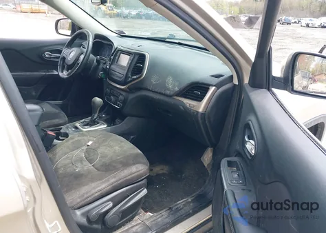 2015 Jeep Cherokee Latitude z USA, uszkodzony, nr VIN 1C4PJMCB3FW768092